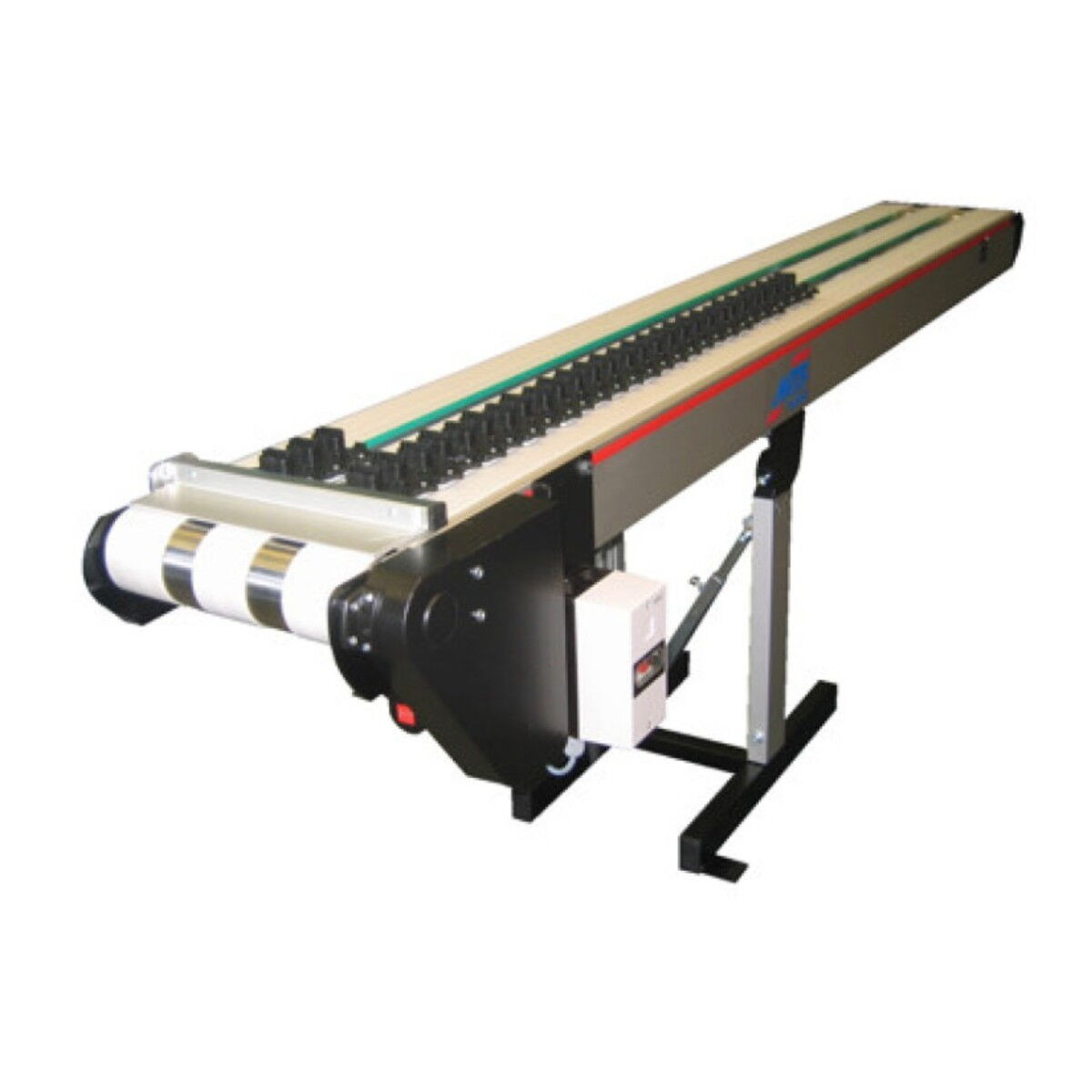 Special accumulation conveyor belt with three tracks for an accurate buffering of connectors on a conveyor belt